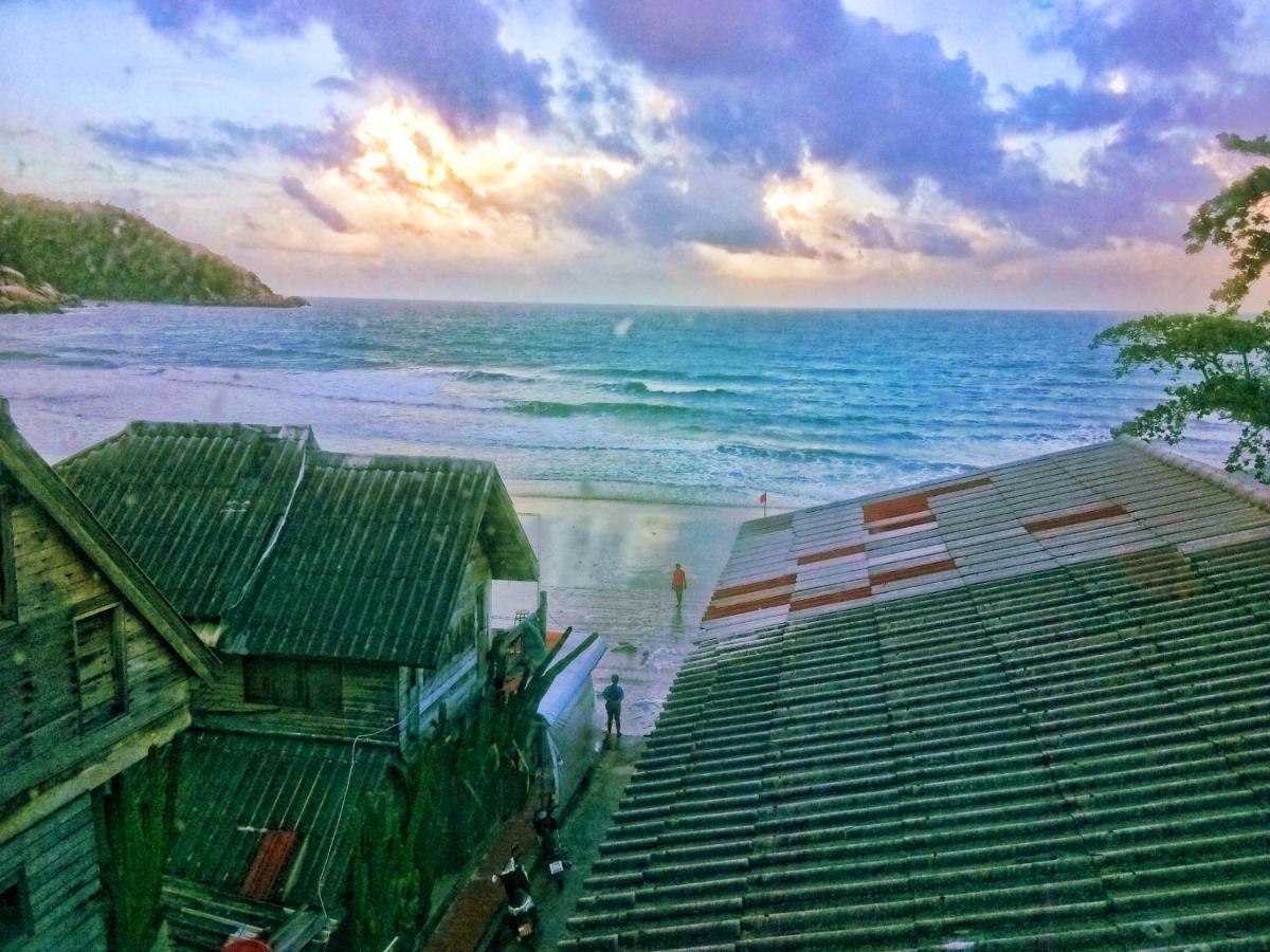 Out! A Radically Inclusive Beach Hostel By Wild & Wandering Хаад Рин Екстериор снимка
