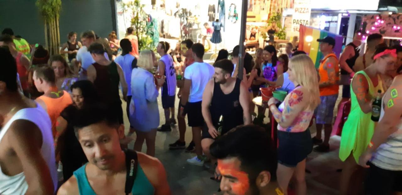 Out! A Radically Inclusive Beach Hostel By Wild & Wandering Хаад Рин Екстериор снимка