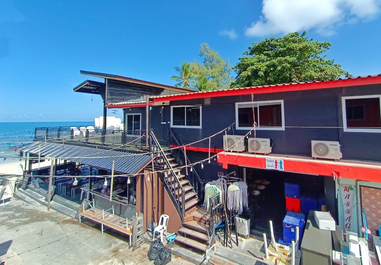 Out! A Radically Inclusive Beach Hostel By Wild & Wandering Хаад Рин Екстериор снимка